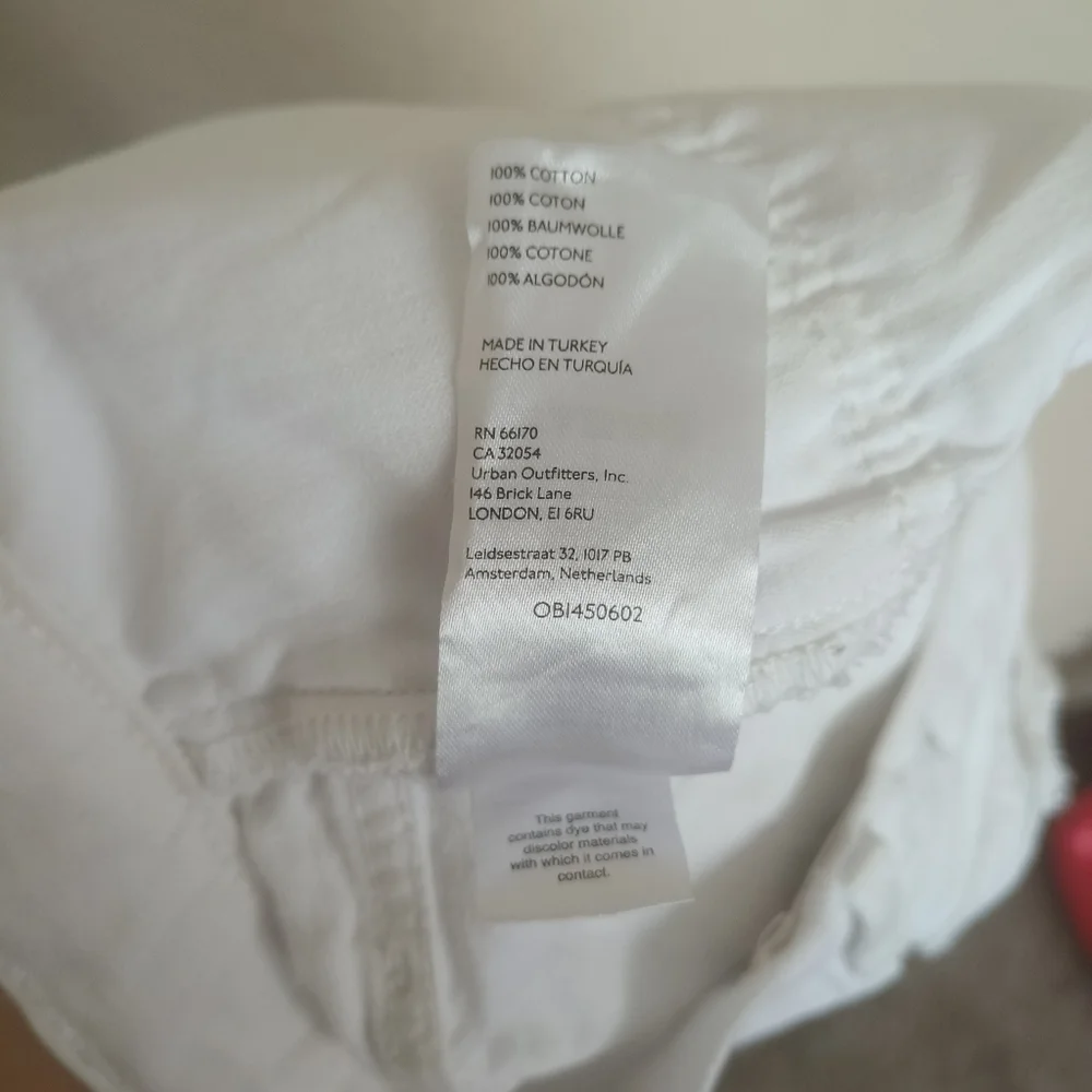 Free‎ People We The Free Maggie Mid-Rise Denim Distressed Shorts-White-Size 26